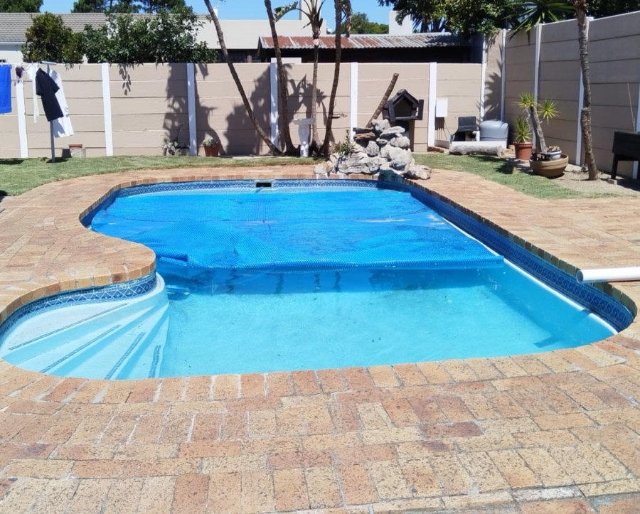 4 Bedroom Property for Sale in Bothasig Western Cape